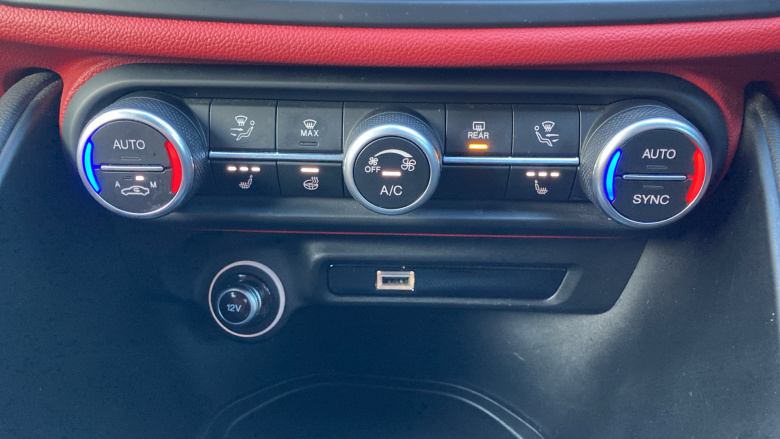 Alfa Romeo Giulia 2.0 TB 280 Veloce [Performance brake] 4dr Auto Petrol Saloon